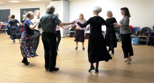 La Ronde, the starting and final 'change' in a Cotillion.